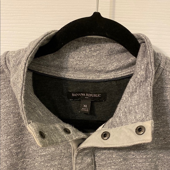 Banana Republic Men’s pullover - Picture 2 of 4
